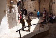 Naissotilaita Jerusalemissa